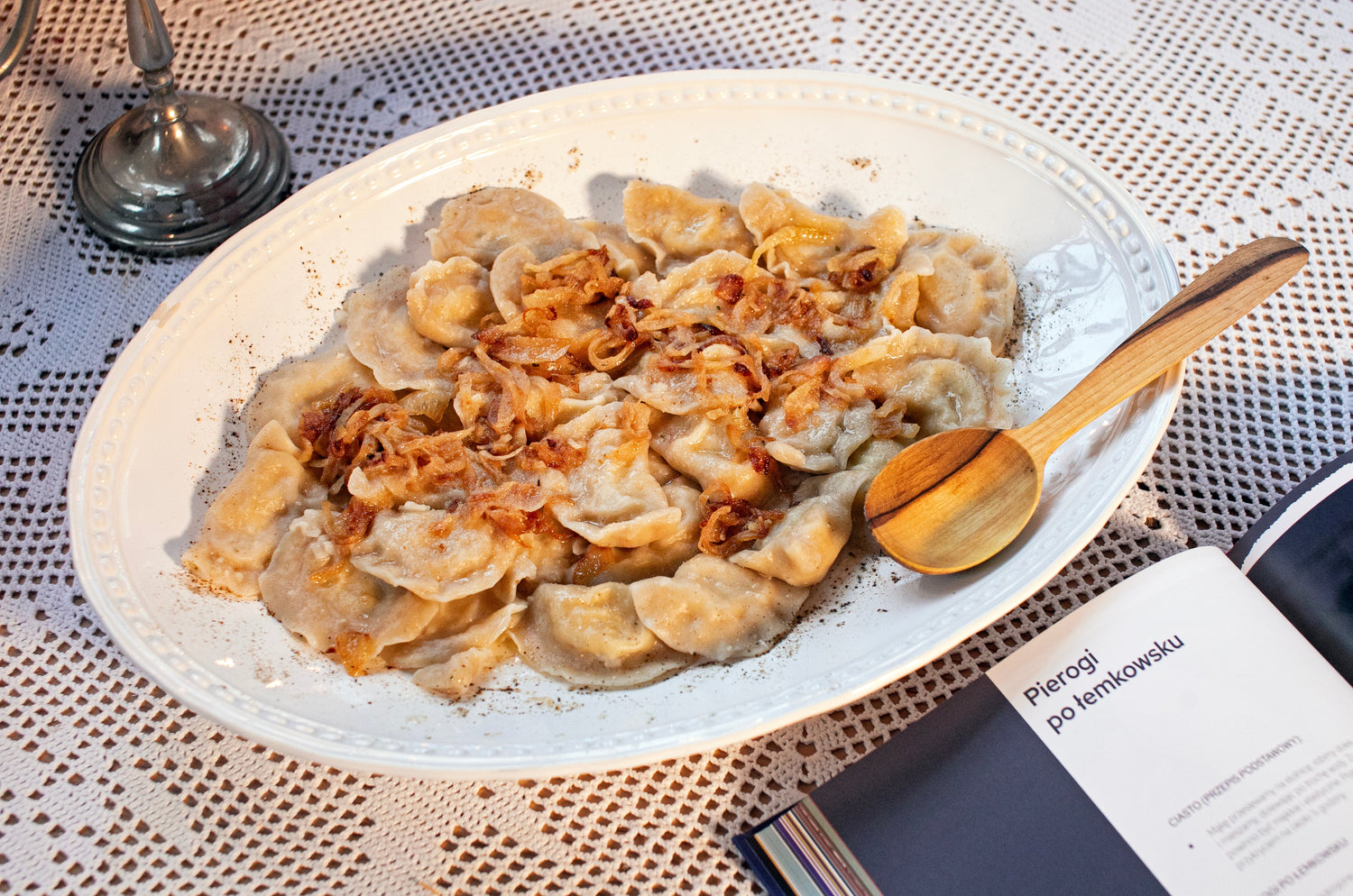 Roślinne pierogi po łemkowsku – z ziemniakami, Kremowym i miętą