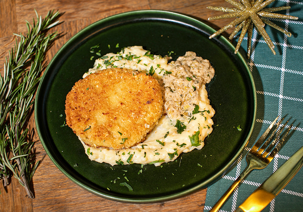 Seler w panierce, z puree i sosem café de Paris