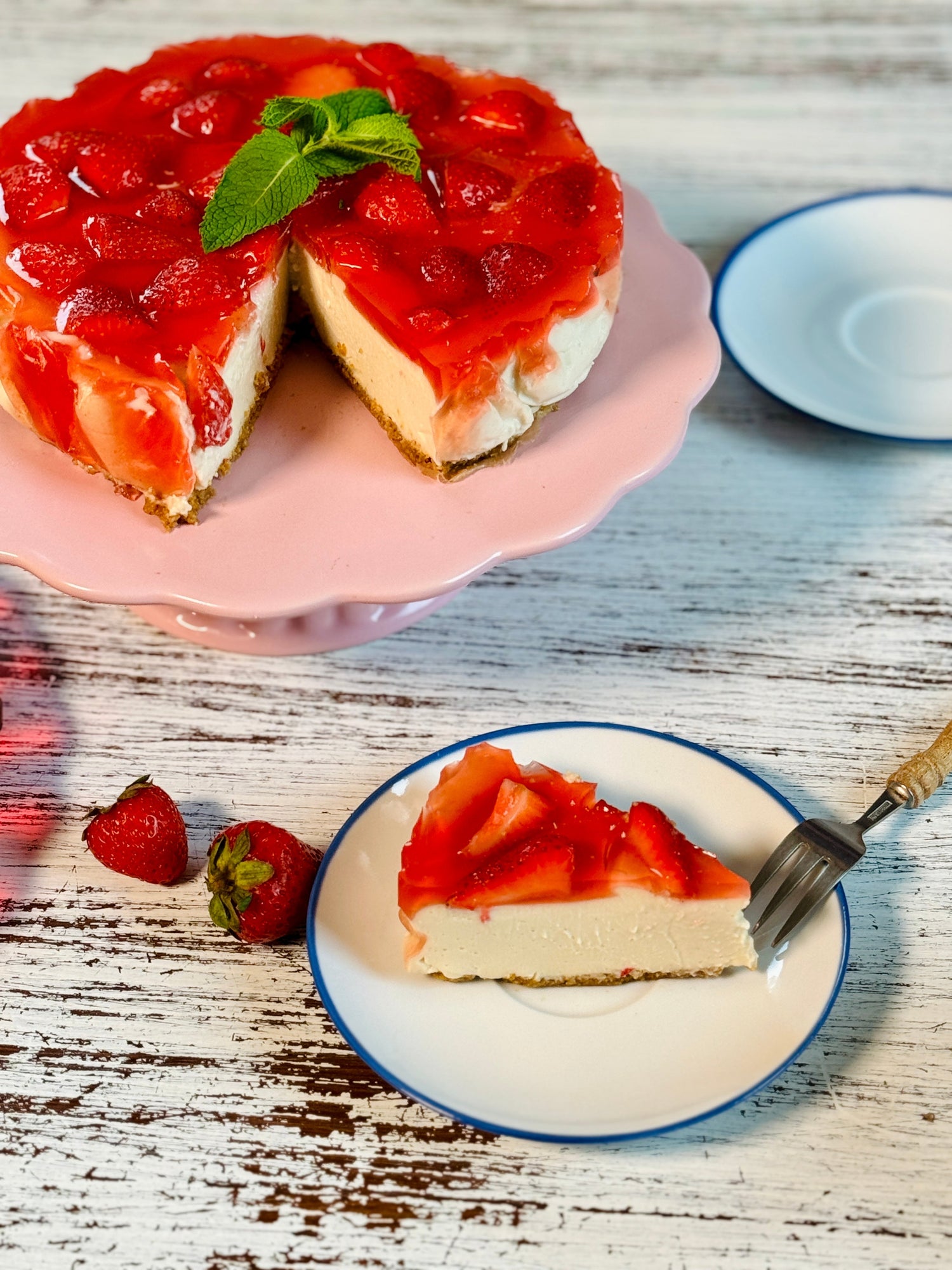 Roślinny Sernik na zimno z galaretką i owocami