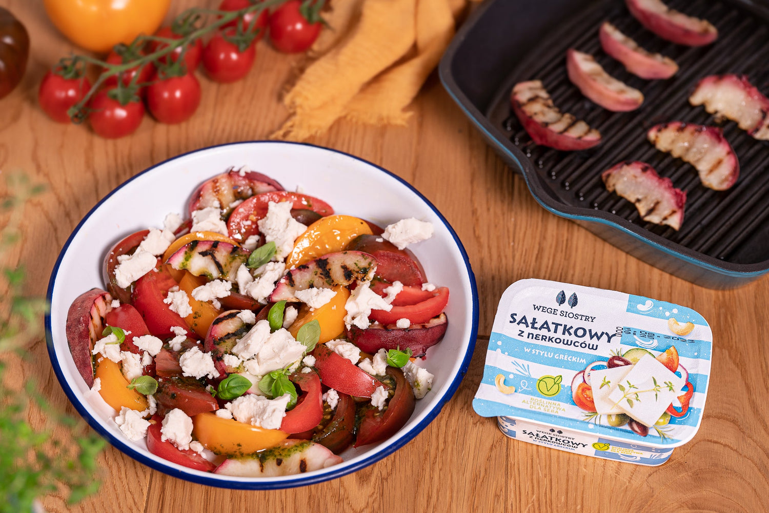 Sałatka z grillowanymi brzoskwiniami i Sałatkowym z nerkowców